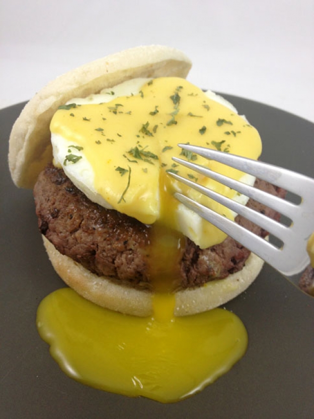 the-eggs-benedict-burger-dudefoods-com-food-blog-reviews-20a52751-sz624x831-animate